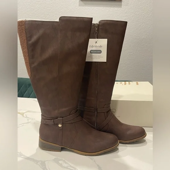 Brown Knee-High Women's Boots - Picture 7 of 8